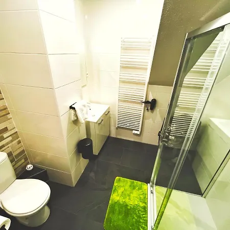 Appartement -galaxy Spa-jacuzzi-insolite-4pers-jardin-spa-clim *